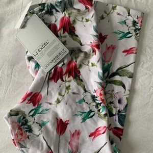 Lorna Jane Floral Capri Legging
